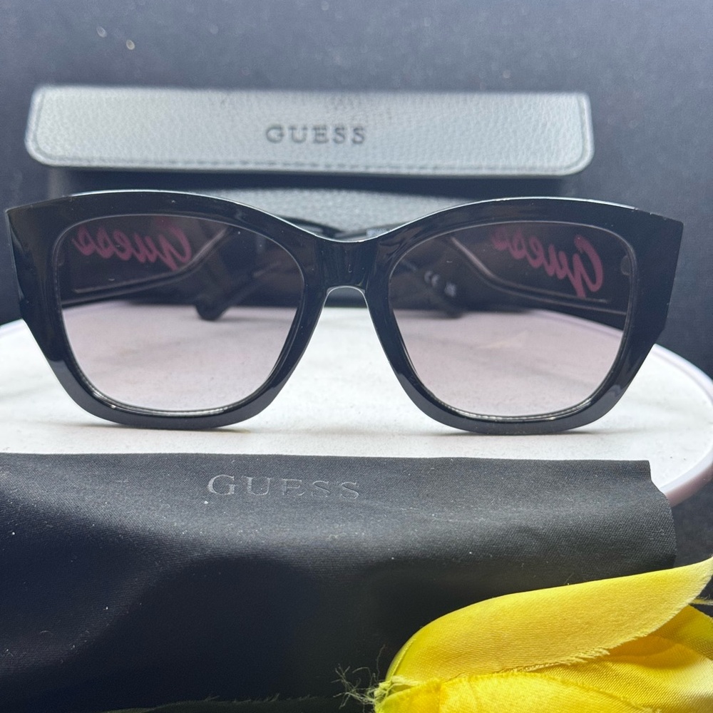 Guess Womens Black Pink Monogram Sunglasses